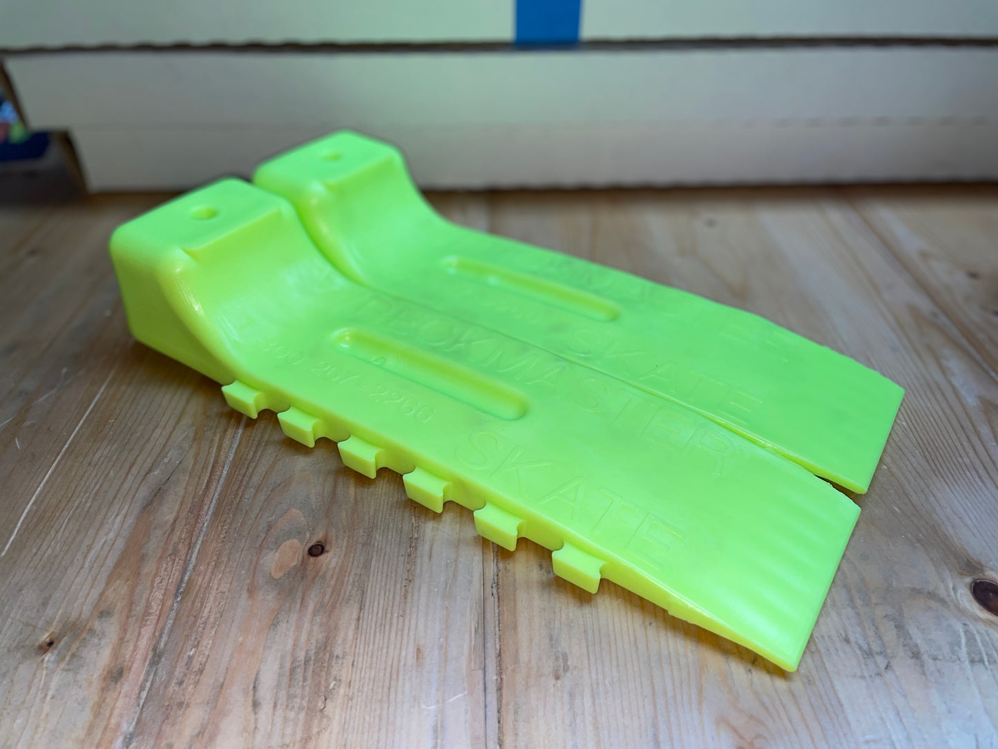 WreckMaster Neon Skate Kit